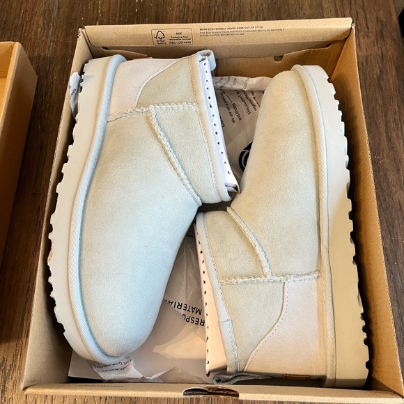 Ugg Ultra Mini Goose - Picture 2 of 9